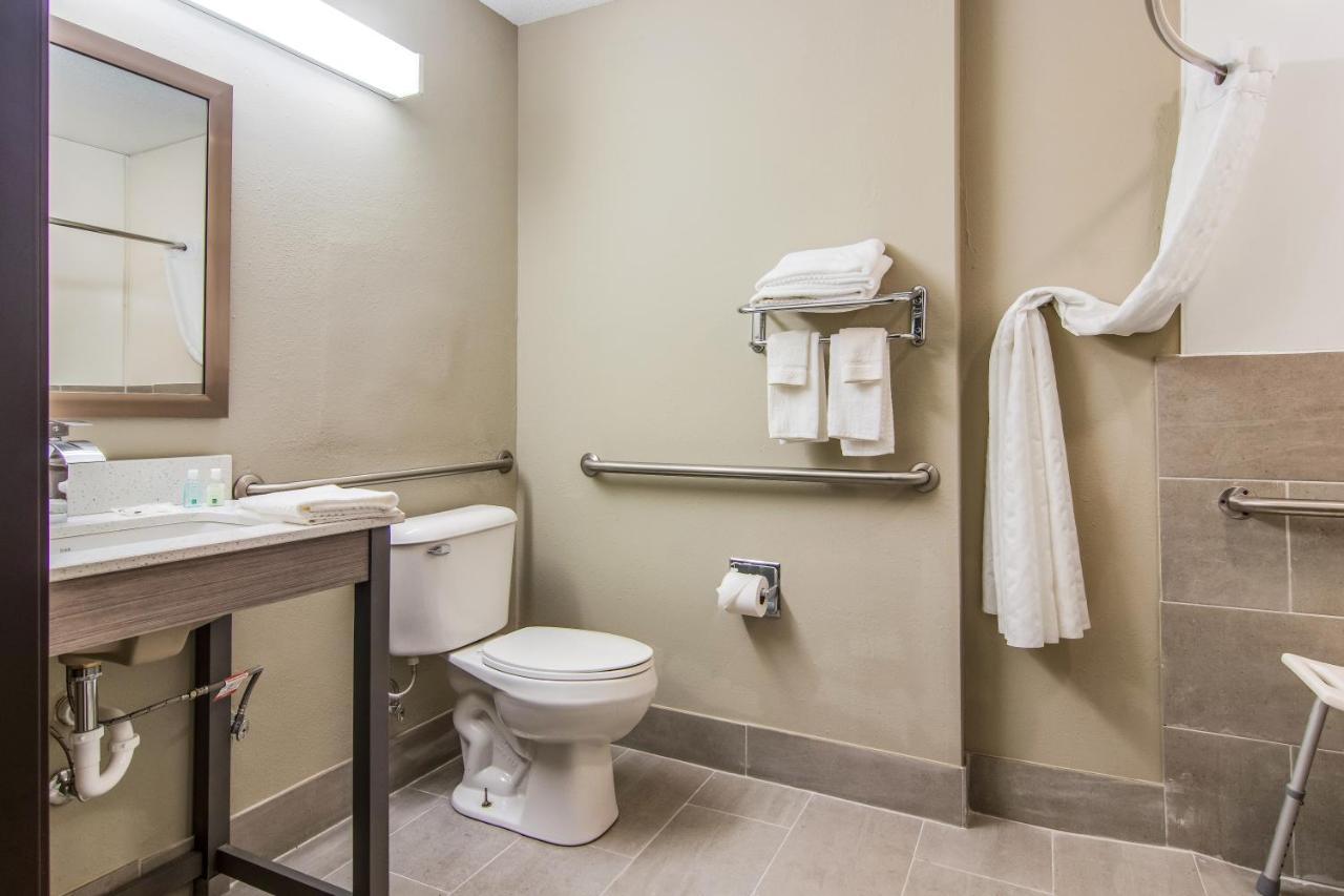 Quality & Grove City-outlet Mall Hotel
