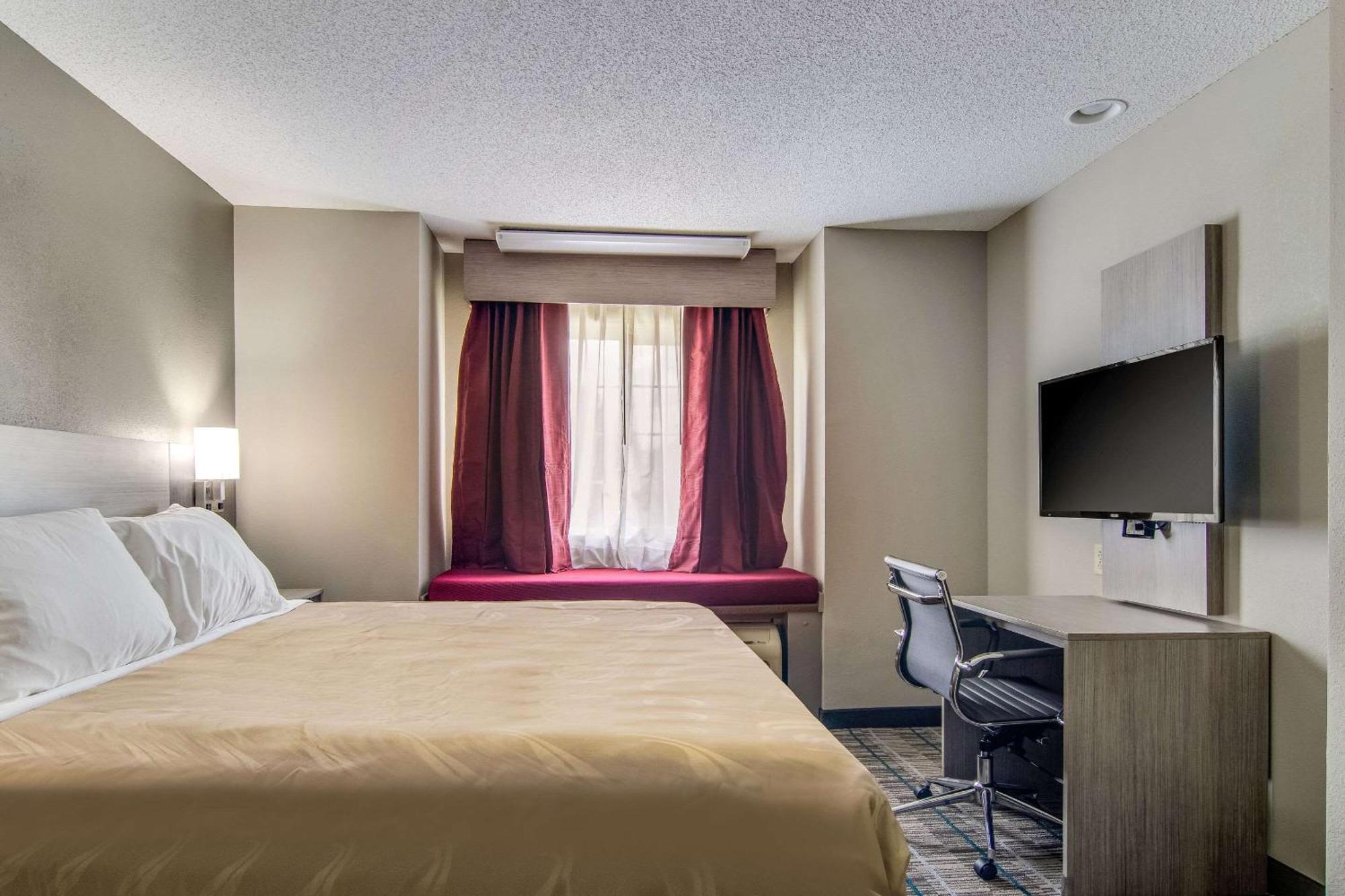 Quality & Grove City-outlet Mall Hotel