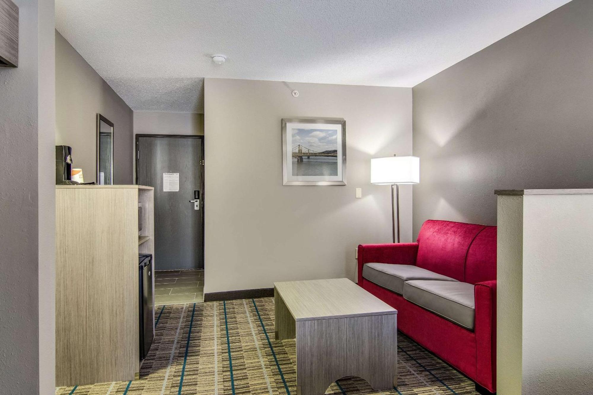 Quality & Grove City-outlet Mall Hotel 2*