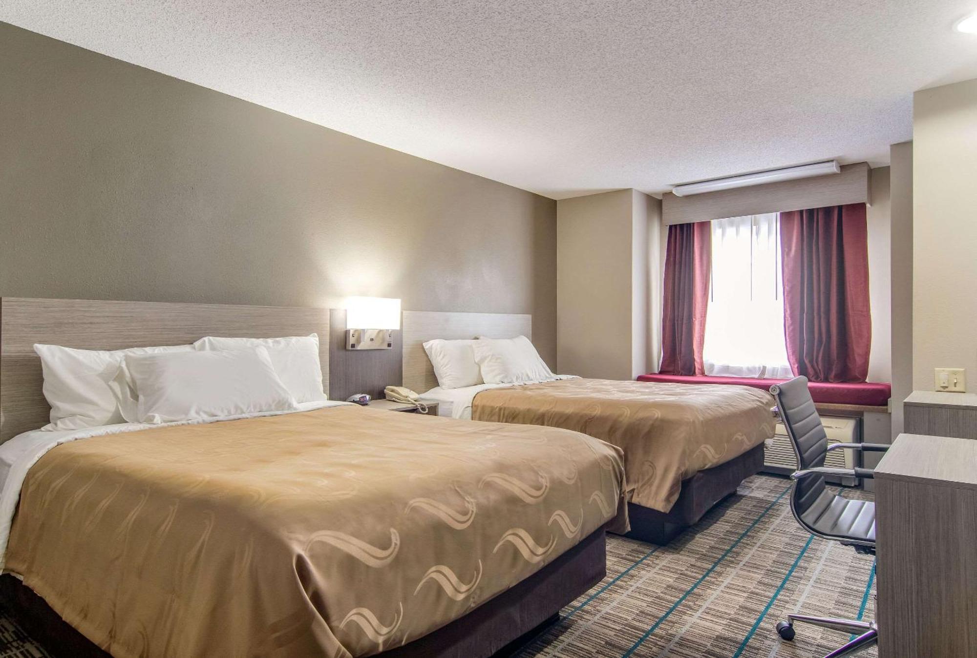 Quality & Grove City-outlet Mall 2*