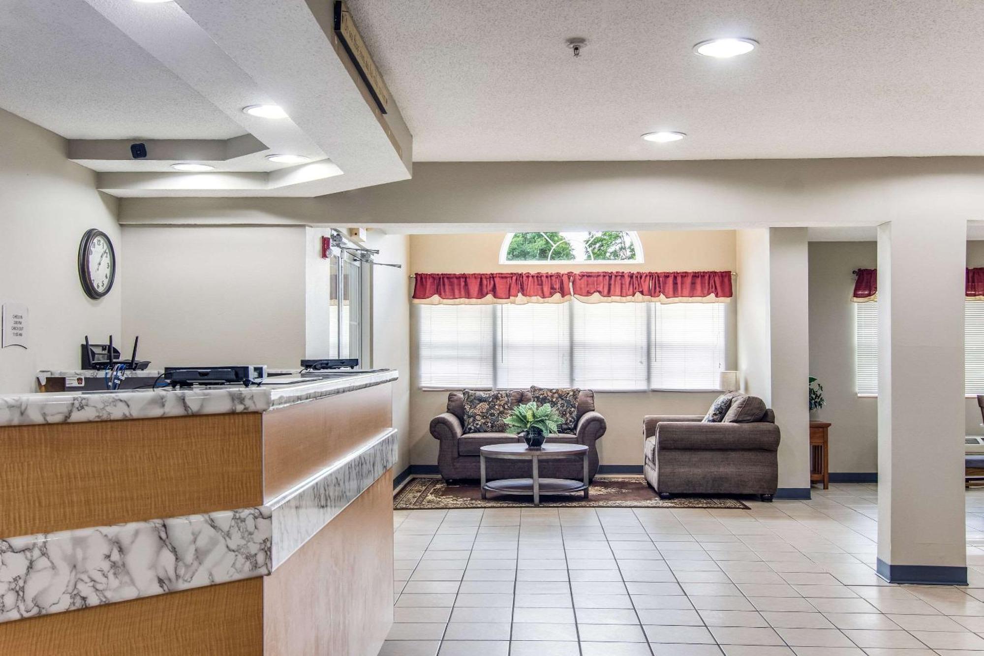 Quality & Grove City-outlet Mall Hotel 2*